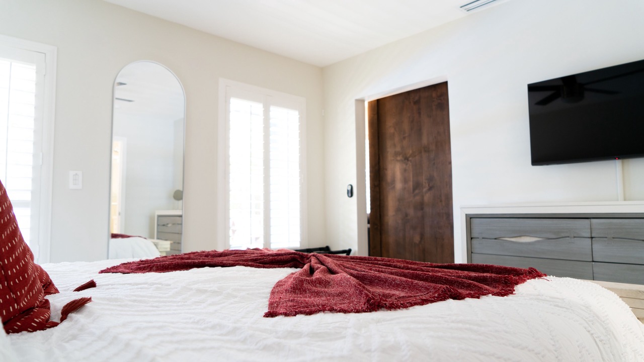 Photo of Bedroom in Central Oakland Park
