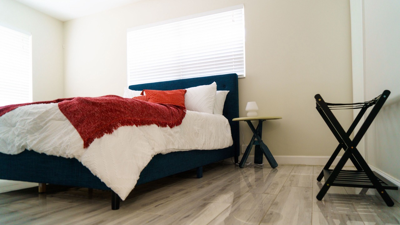 Photo of Bedroom in Central Oakland Park