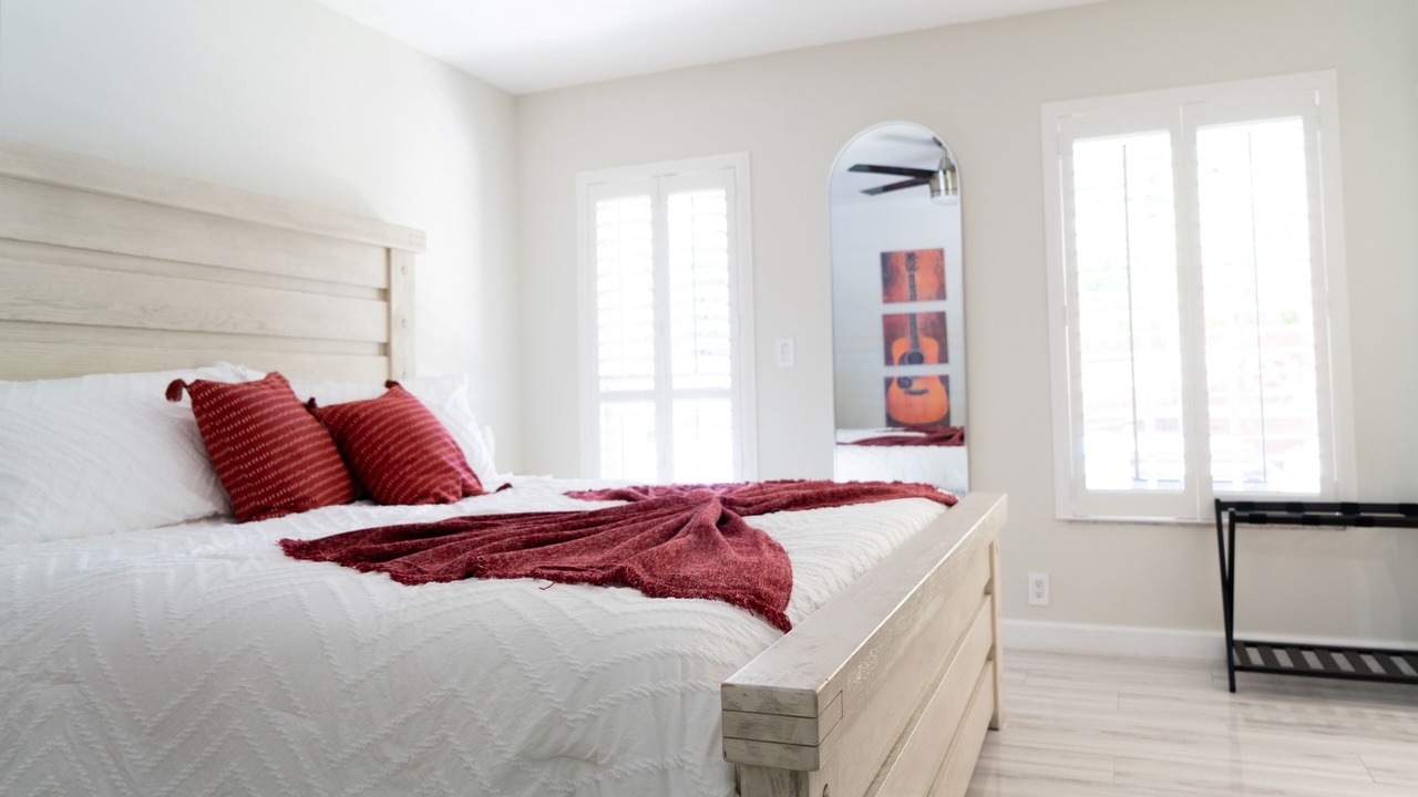Photo of Bedroom in Central Oakland Park