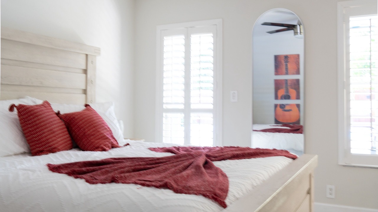 Photo of Bedroom in Central Oakland Park