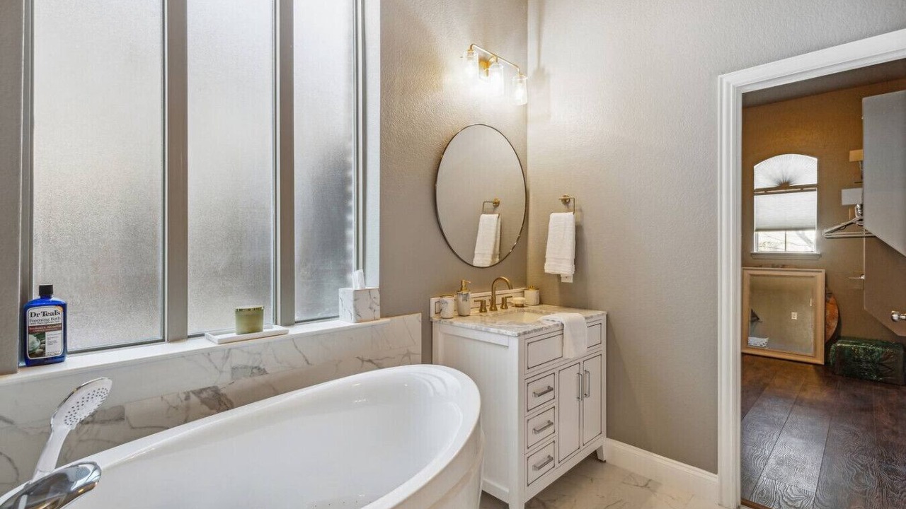 Photo of Bathroom in Elmo