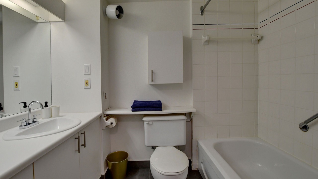 Photo of Bathroom in Laval