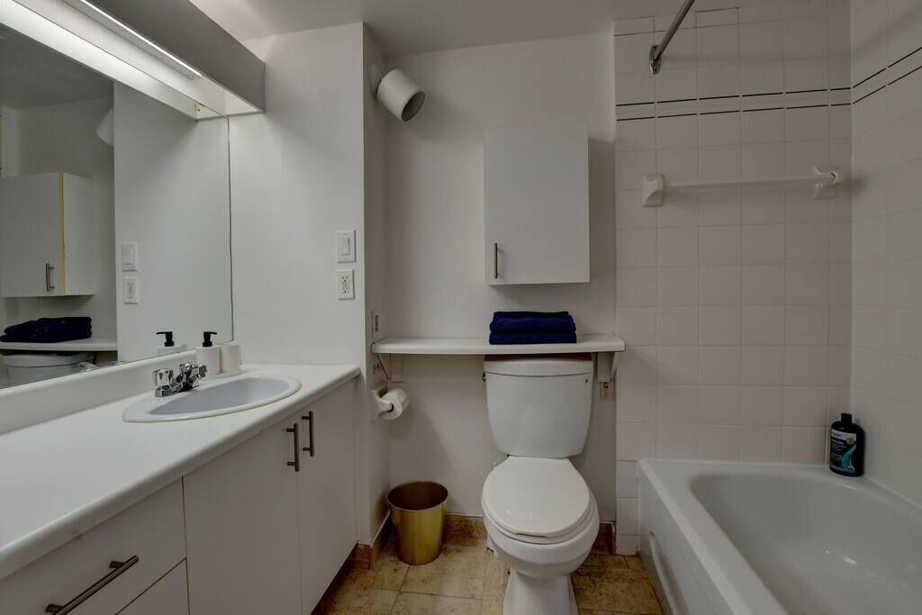 Photo of Bathroom in Laval