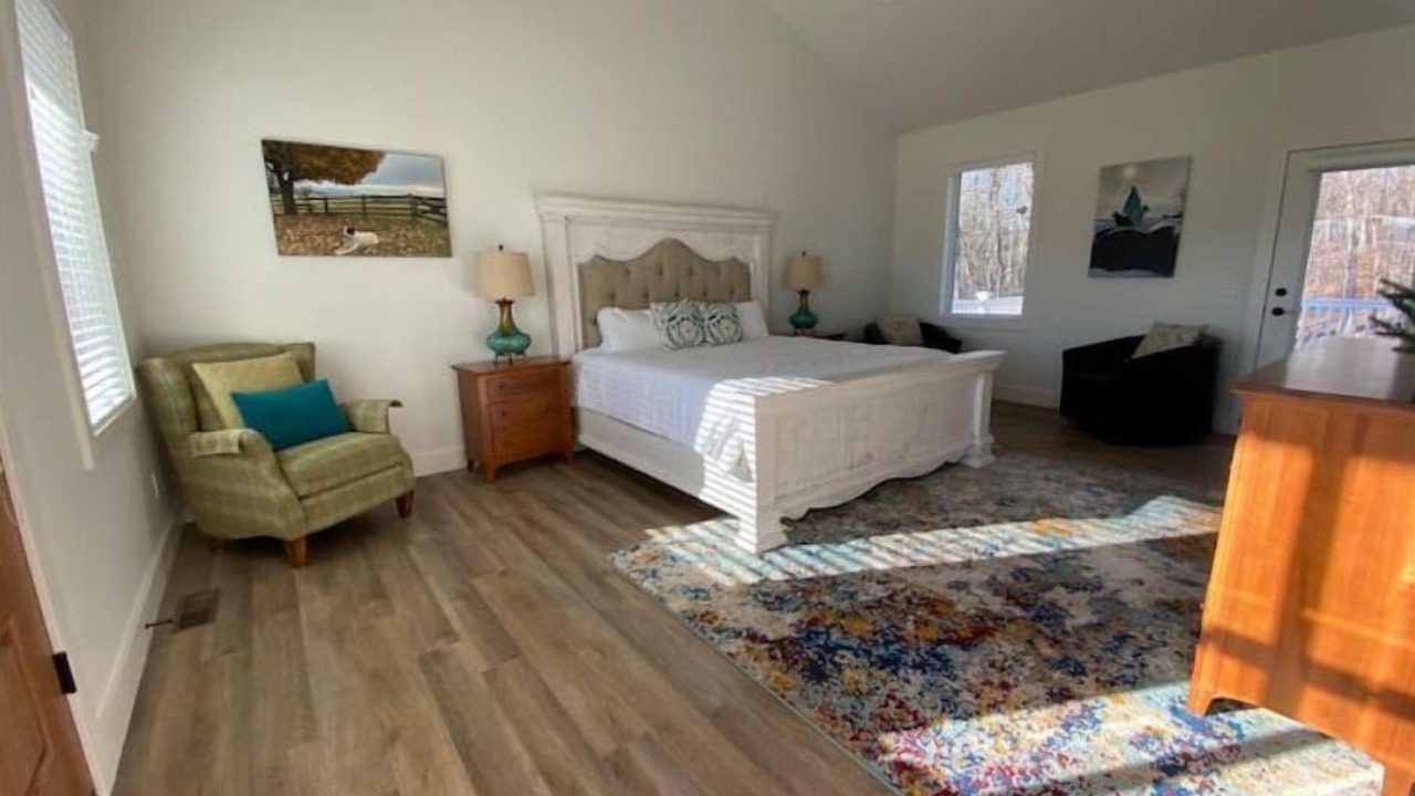 Photo of Bedroom in Broadway