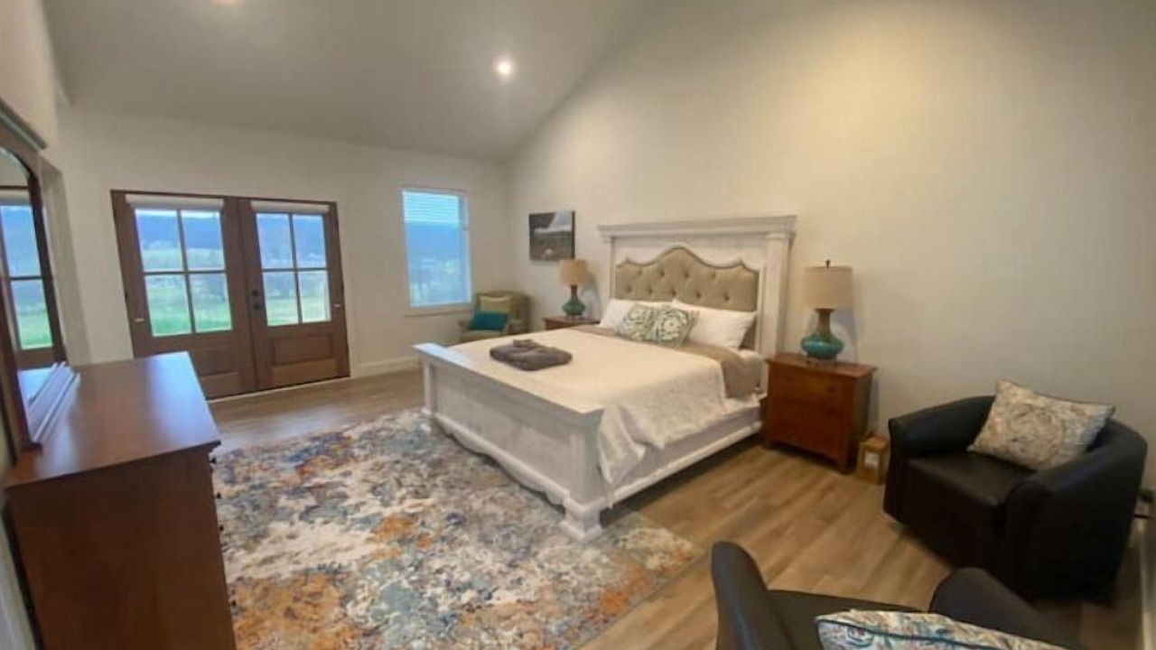 Photo of Bedroom in Broadway