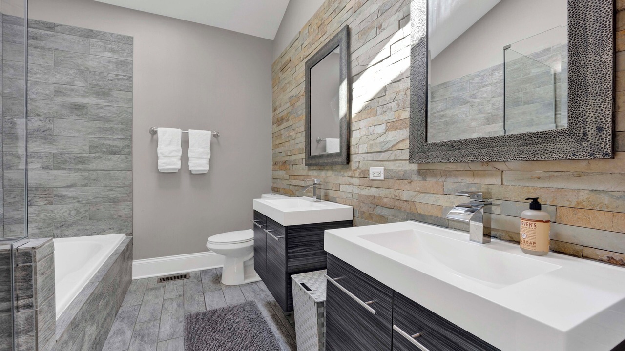 Photo of Bathroom in Grand Boulevard