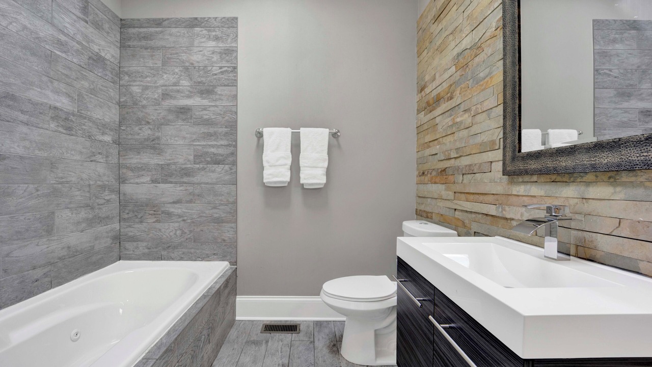 Photo of Bathroom in Grand Boulevard