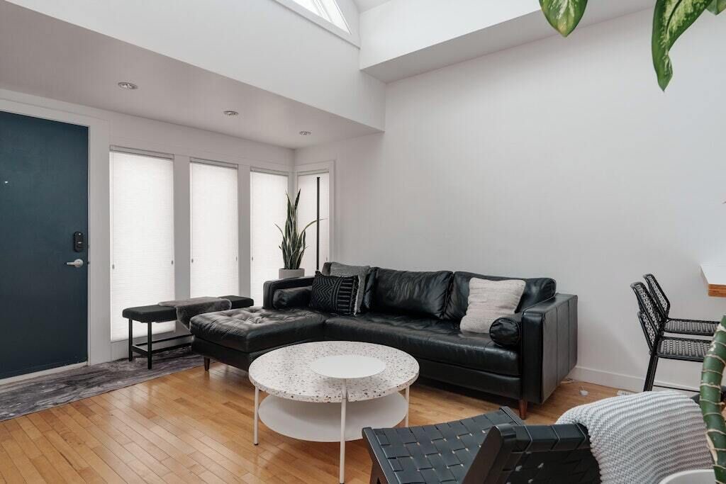 Photo of Livingroom in Bridgeland