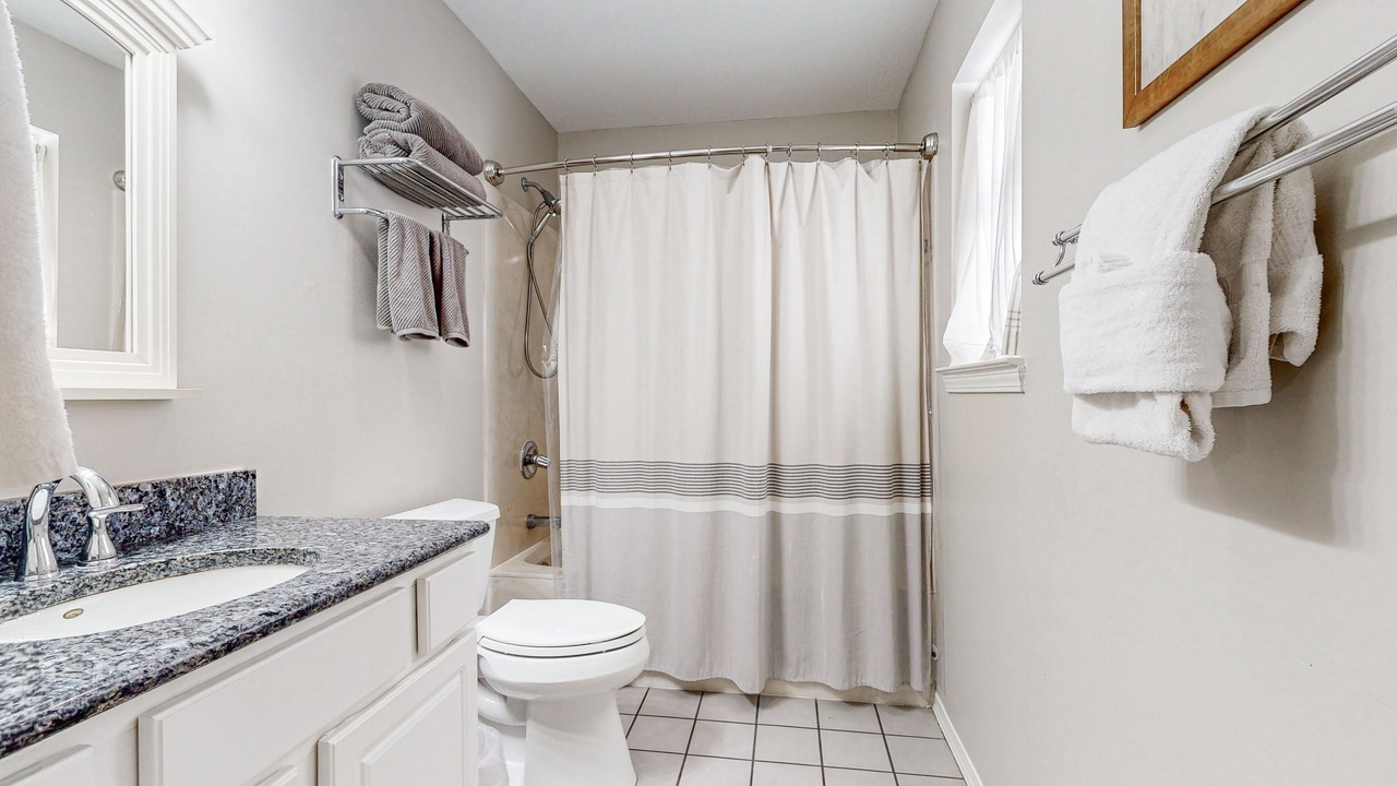 Photo of Bathroom in Clipper Cove