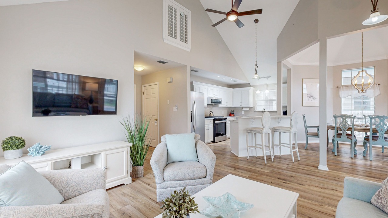 Photo of Livingroom in Clipper Cove