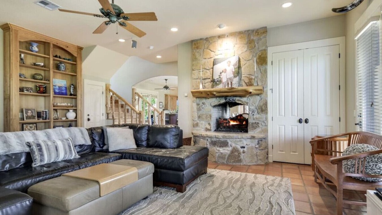 Photo of Livingroom in Barton Creek Highlands