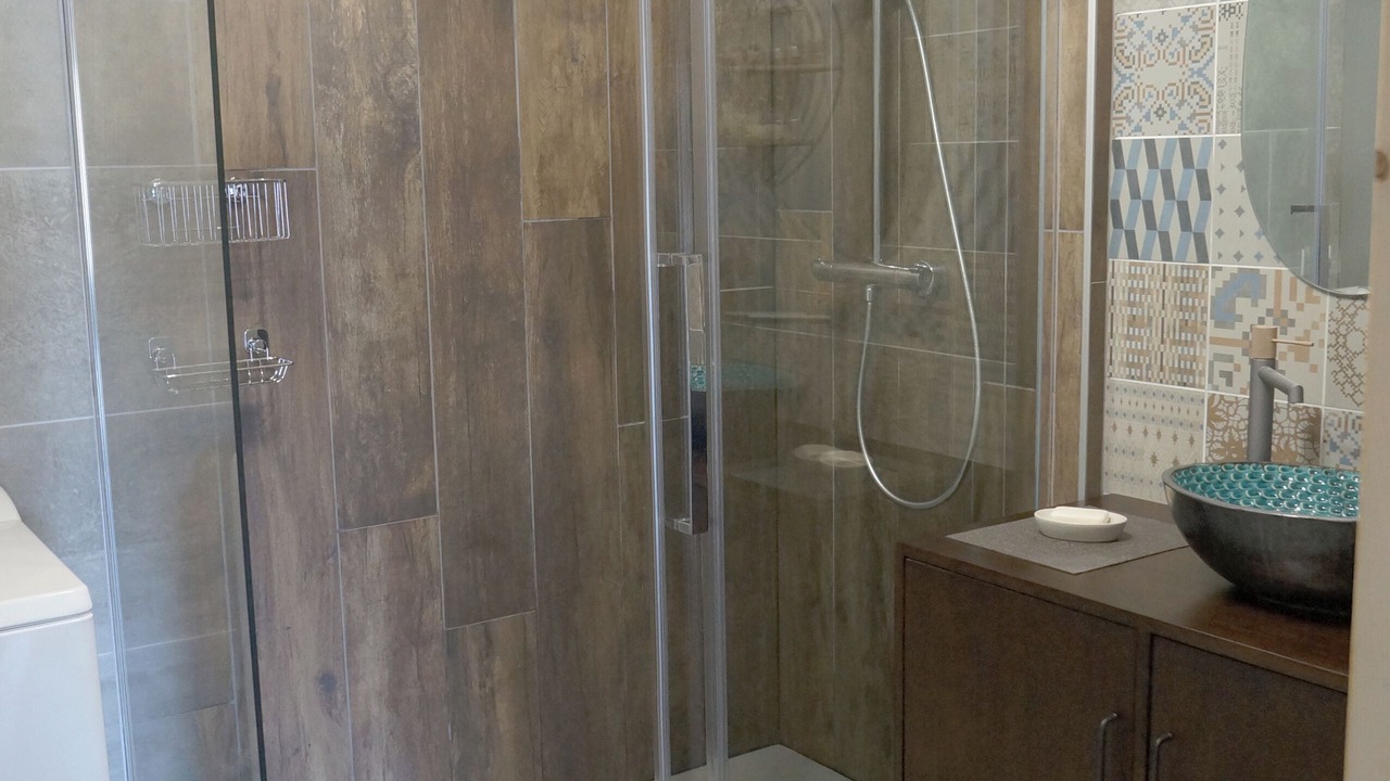 Photo of Bathroom in Thones