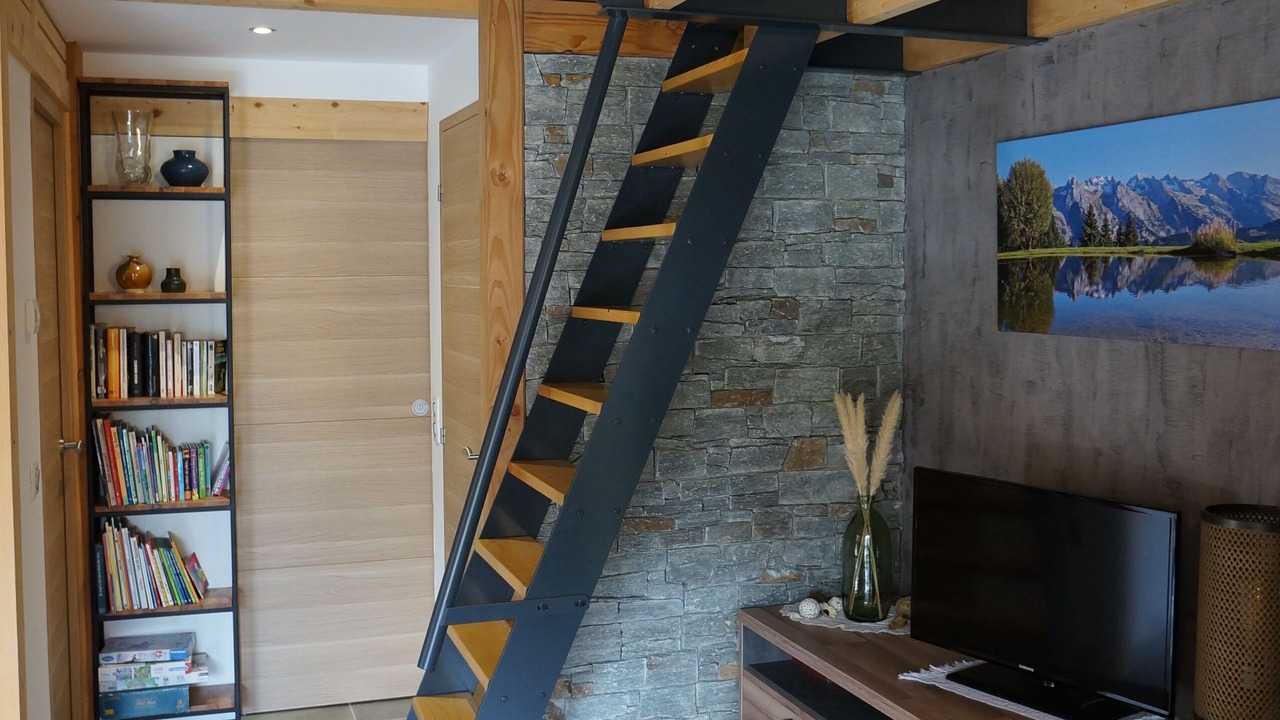 Photo of Others in Thones