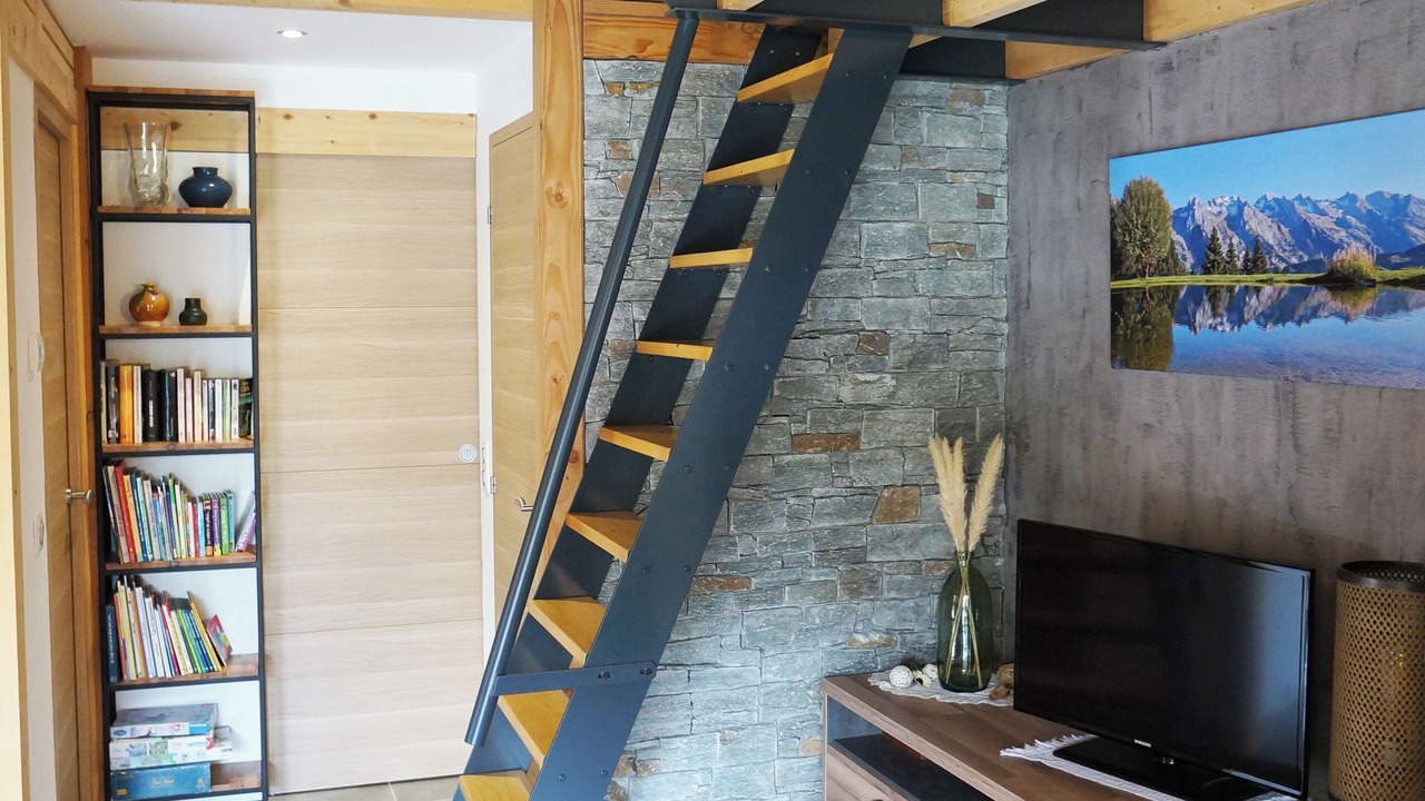 Photo of Others in Thones