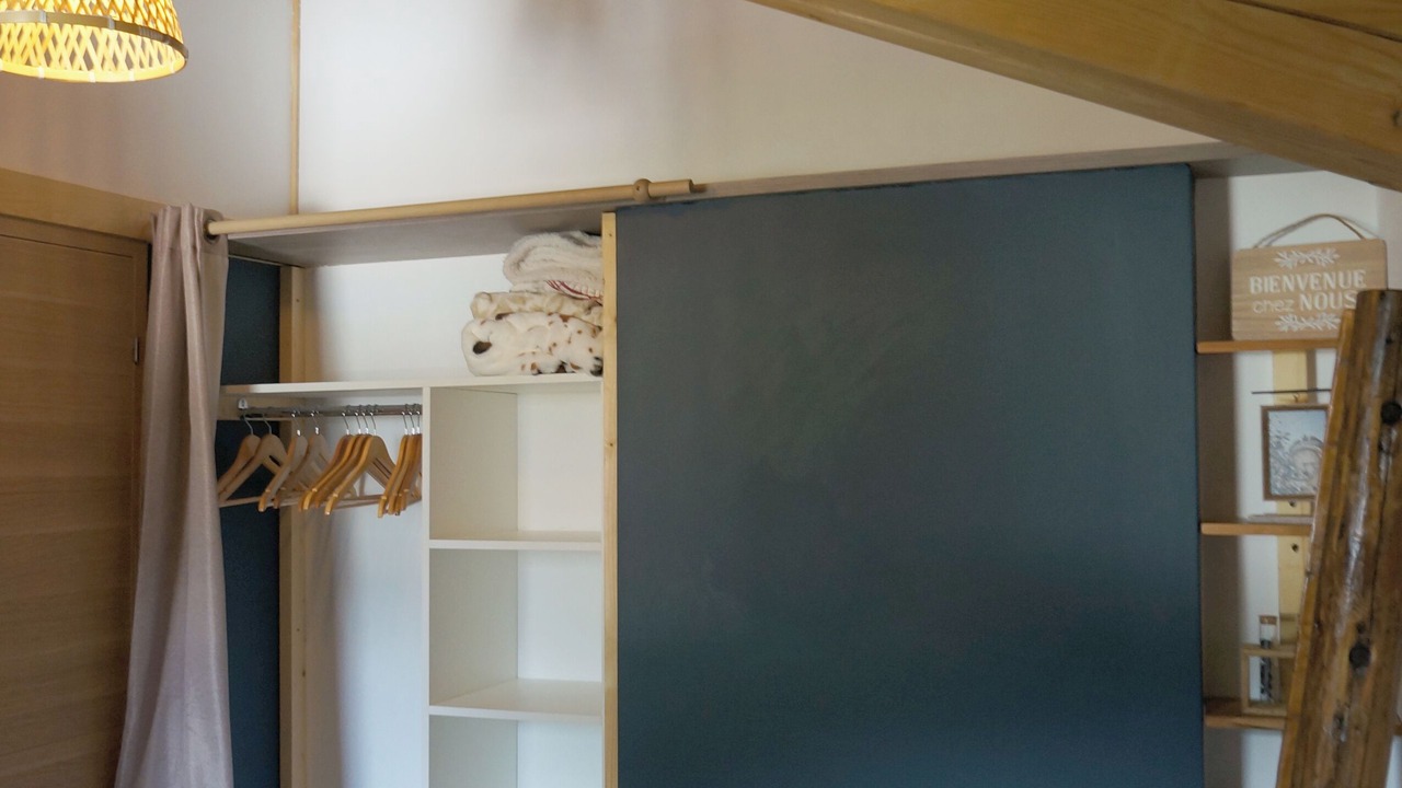 Photo of Others in Thones