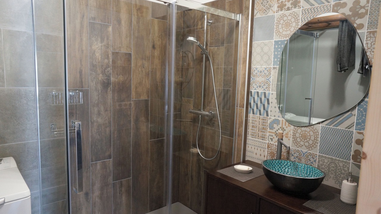 Photo of Bathroom in Thones