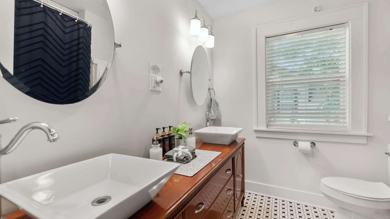 Photo of Bathroom in College Hill