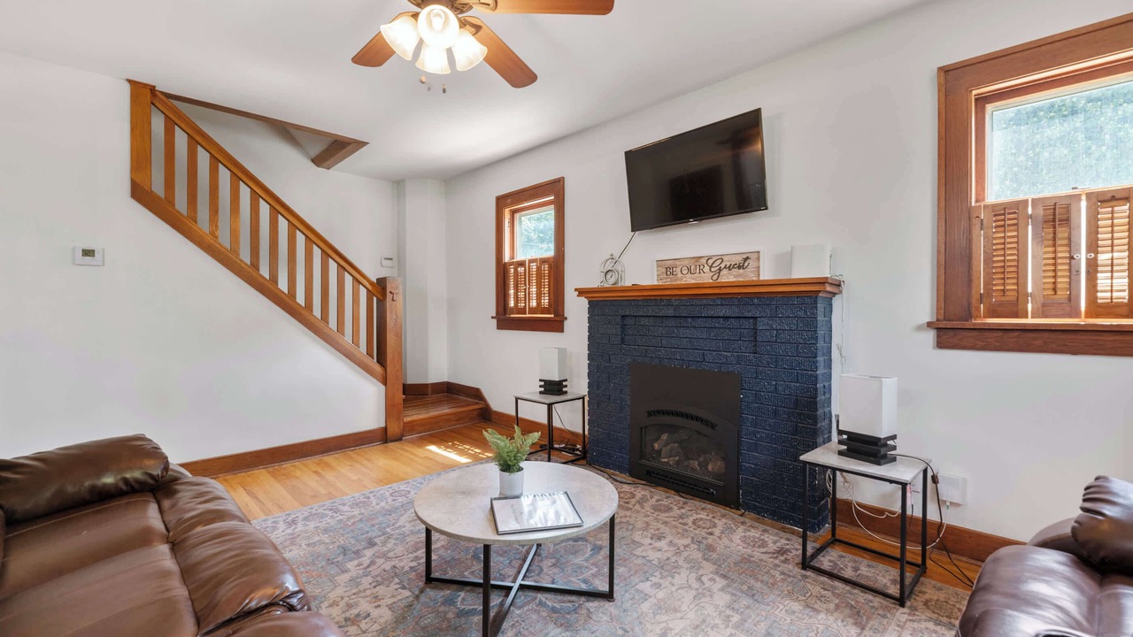Photo of Livingroom in College Hill