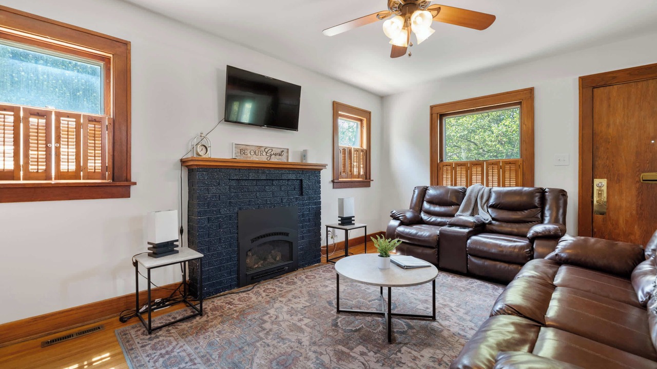 Photo of Livingroom in College Hill