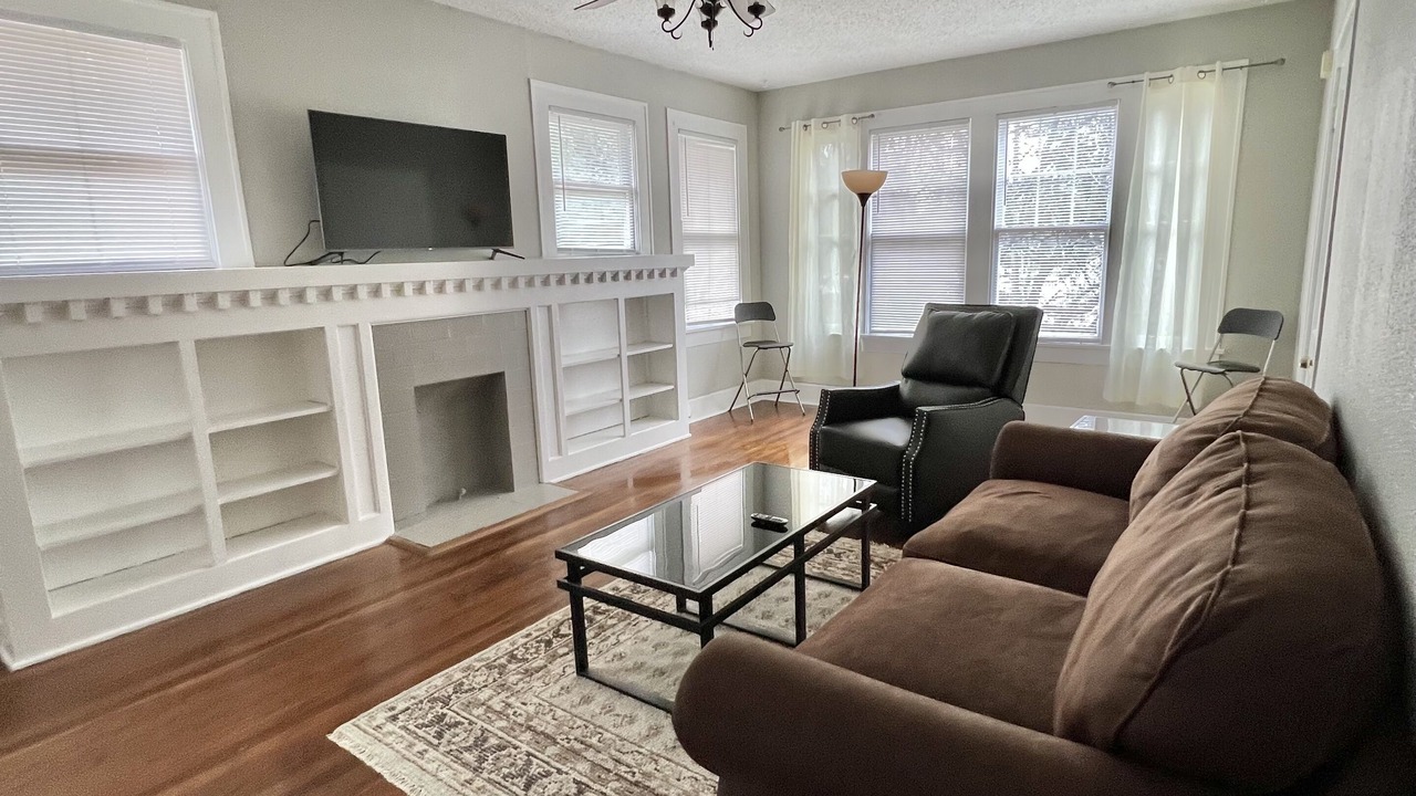 Photo of Livingroom in Highland Historic District