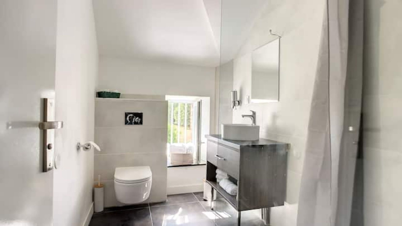 Photo of Bathroom in St-Meme-le-Tenu