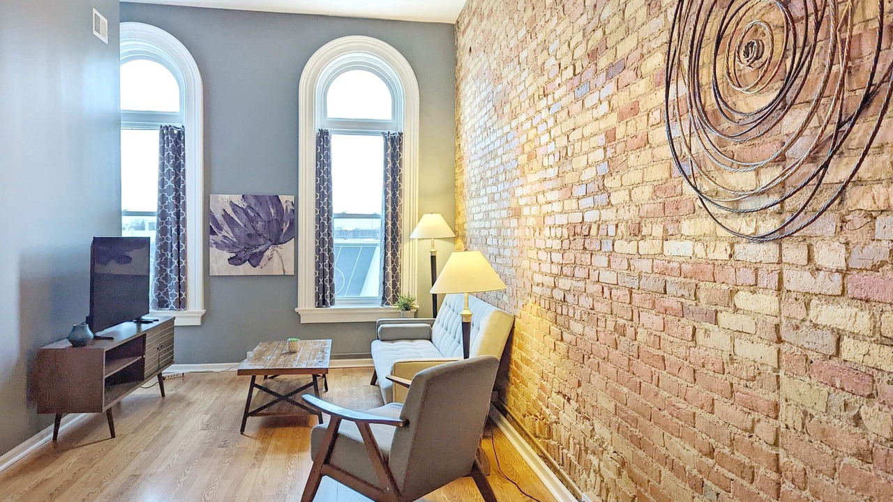 Photo of Livingroom in Bay City