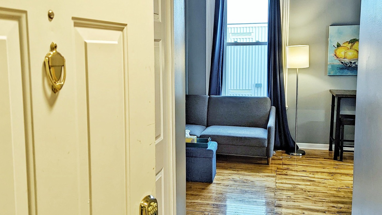 Photo of Livingroom in Bay City