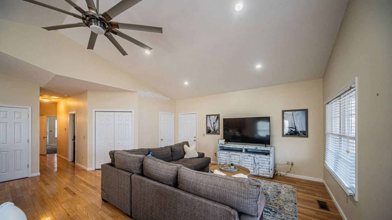 Photo of Livingroom in Grand Rivers