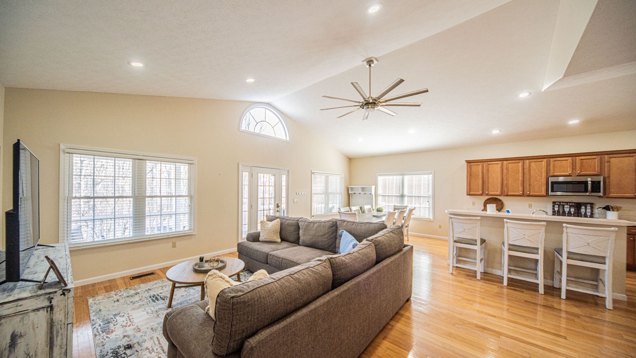 Photo of Livingroom in Grand Rivers