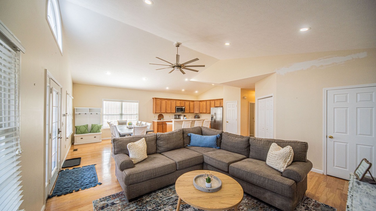 Photo of Livingroom in Grand Rivers