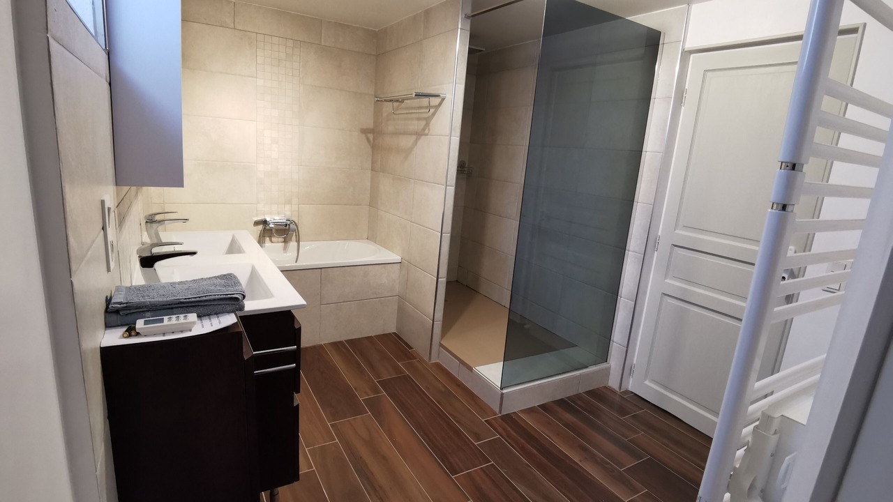 Photo of Bathroom in Saint-Pierre-Saint-Jean
