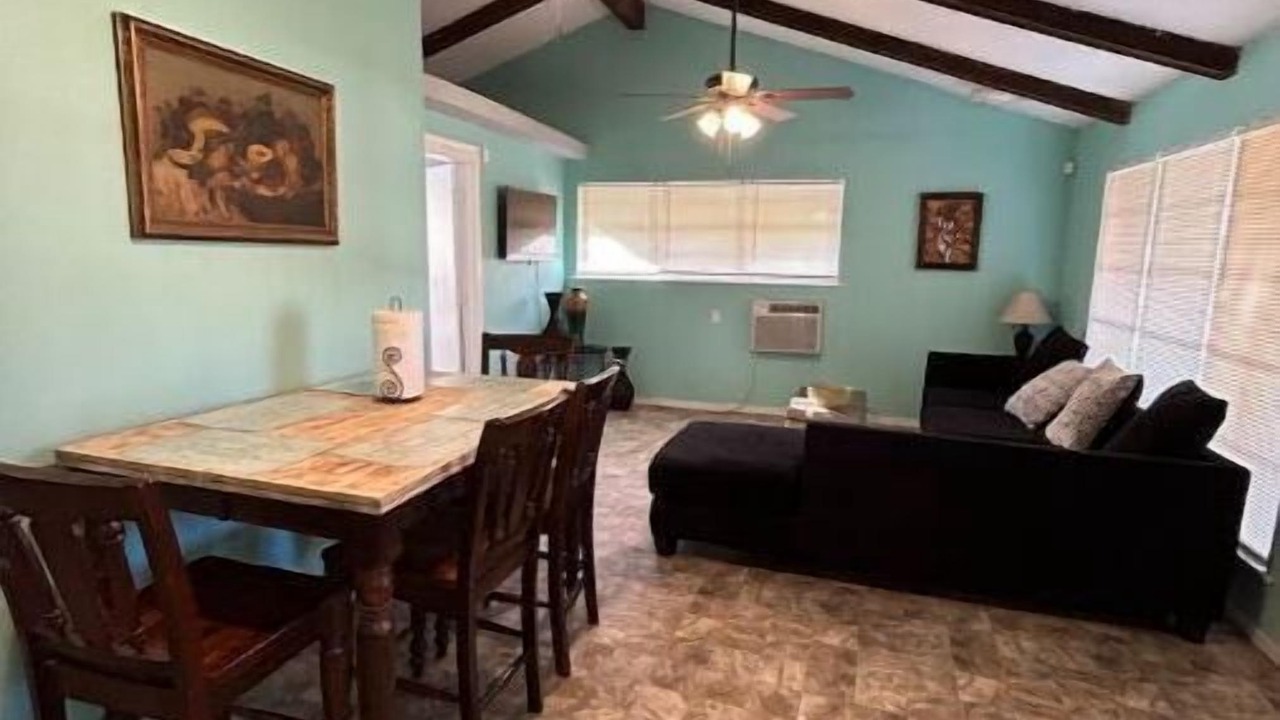 Photo of Livingroom in Quinlan