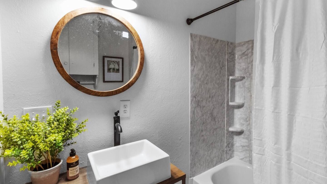 Photo of Bathroom in Mooringsport