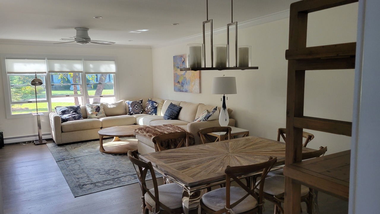 Photo of Livingroom in Mattituck