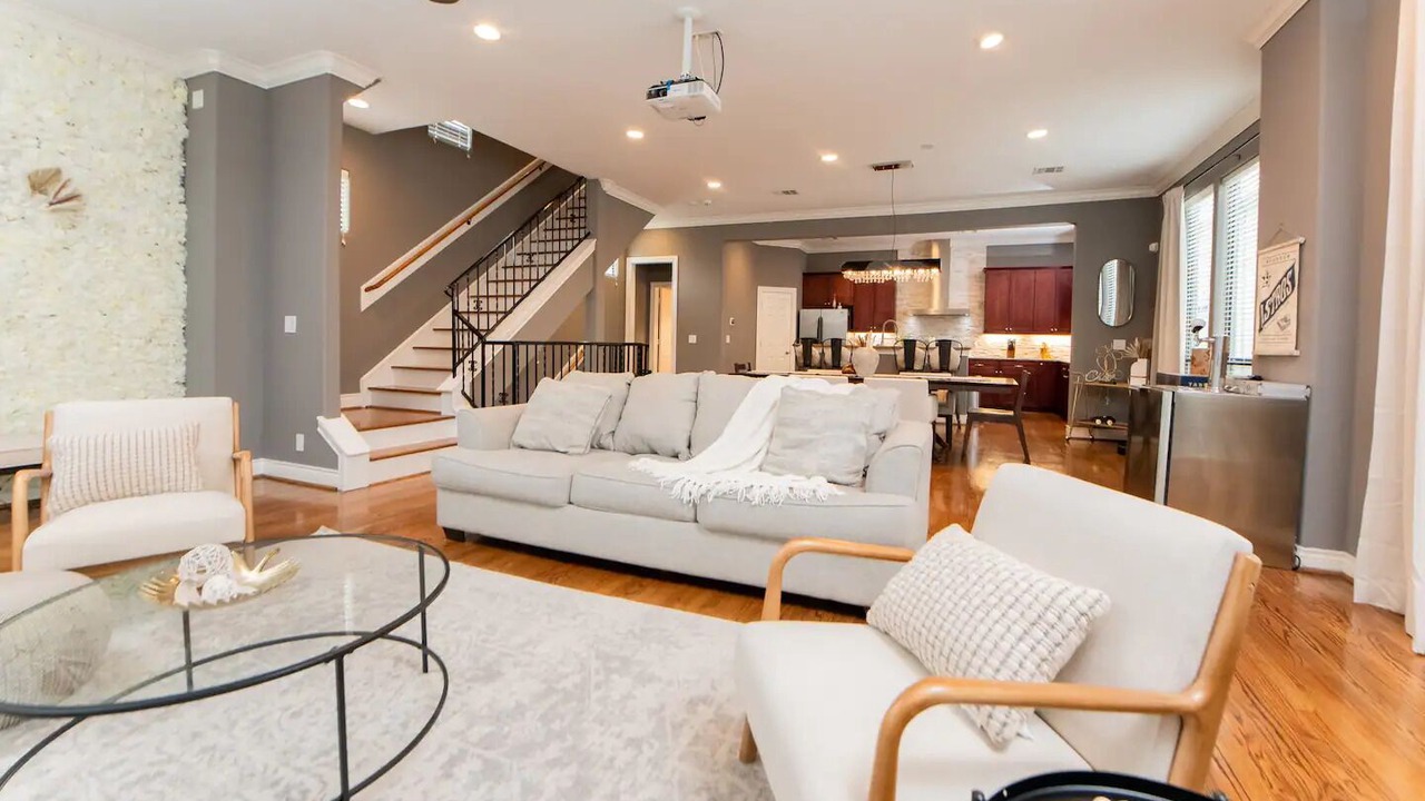 Photo of Livingroom in Midtown