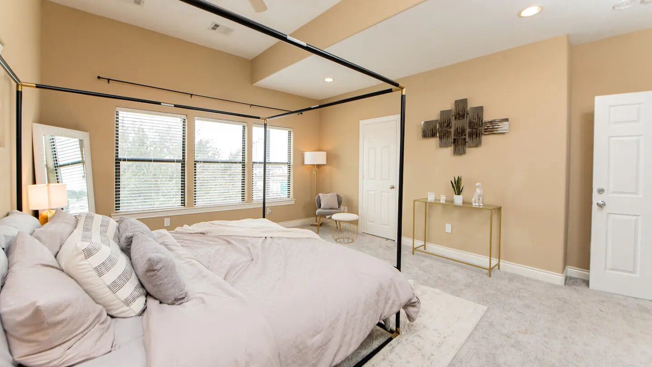 Photo of Bedroom in Midtown