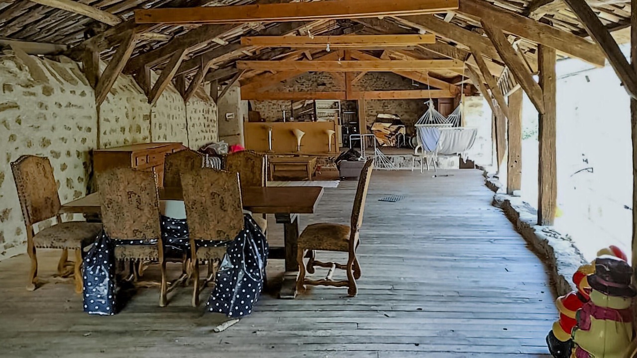 Photo of Others in Barnas