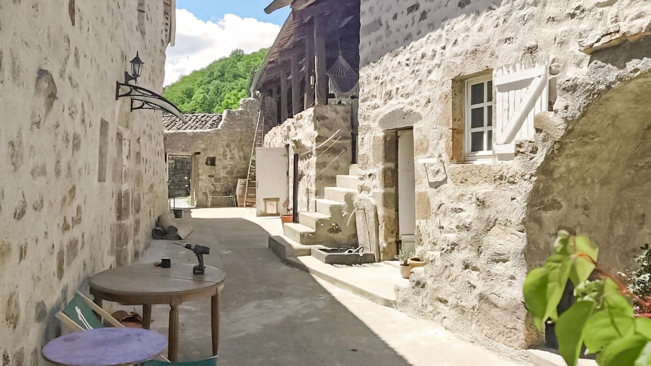 Photo of Others in Barnas