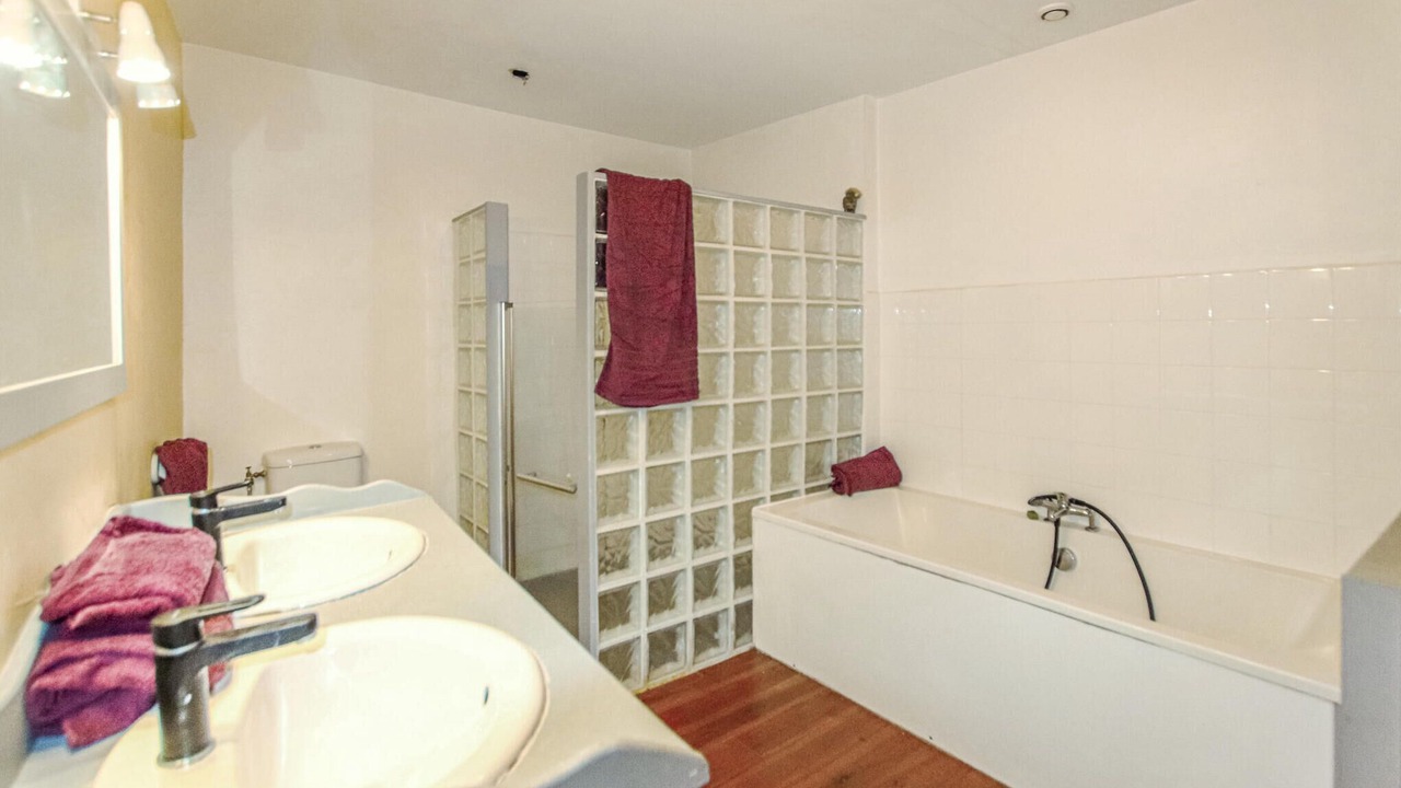 Photo of Bathroom in Barnas