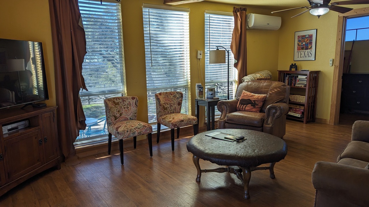 Photo of Livingroom in Mason