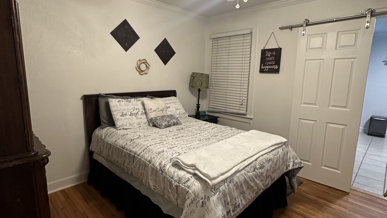 Photo of Bedroom in Broken Arrow