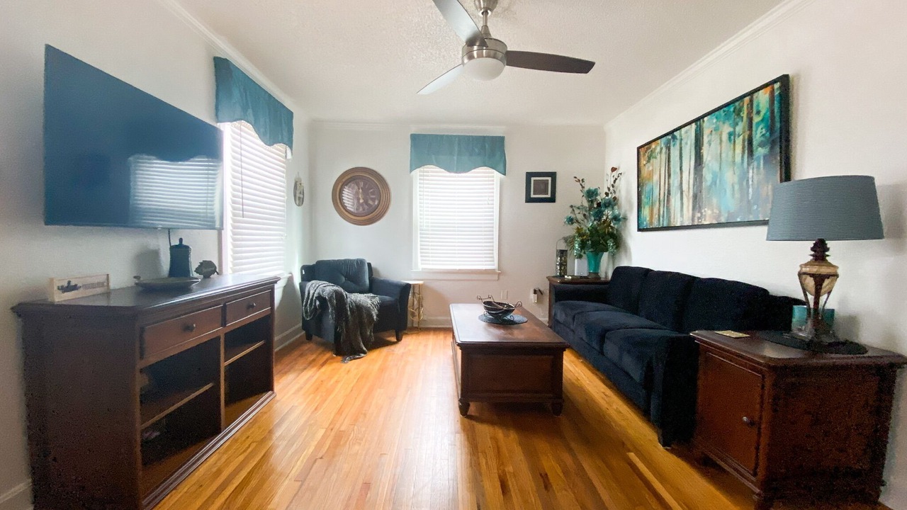 Photo of Livingroom in Broken Arrow