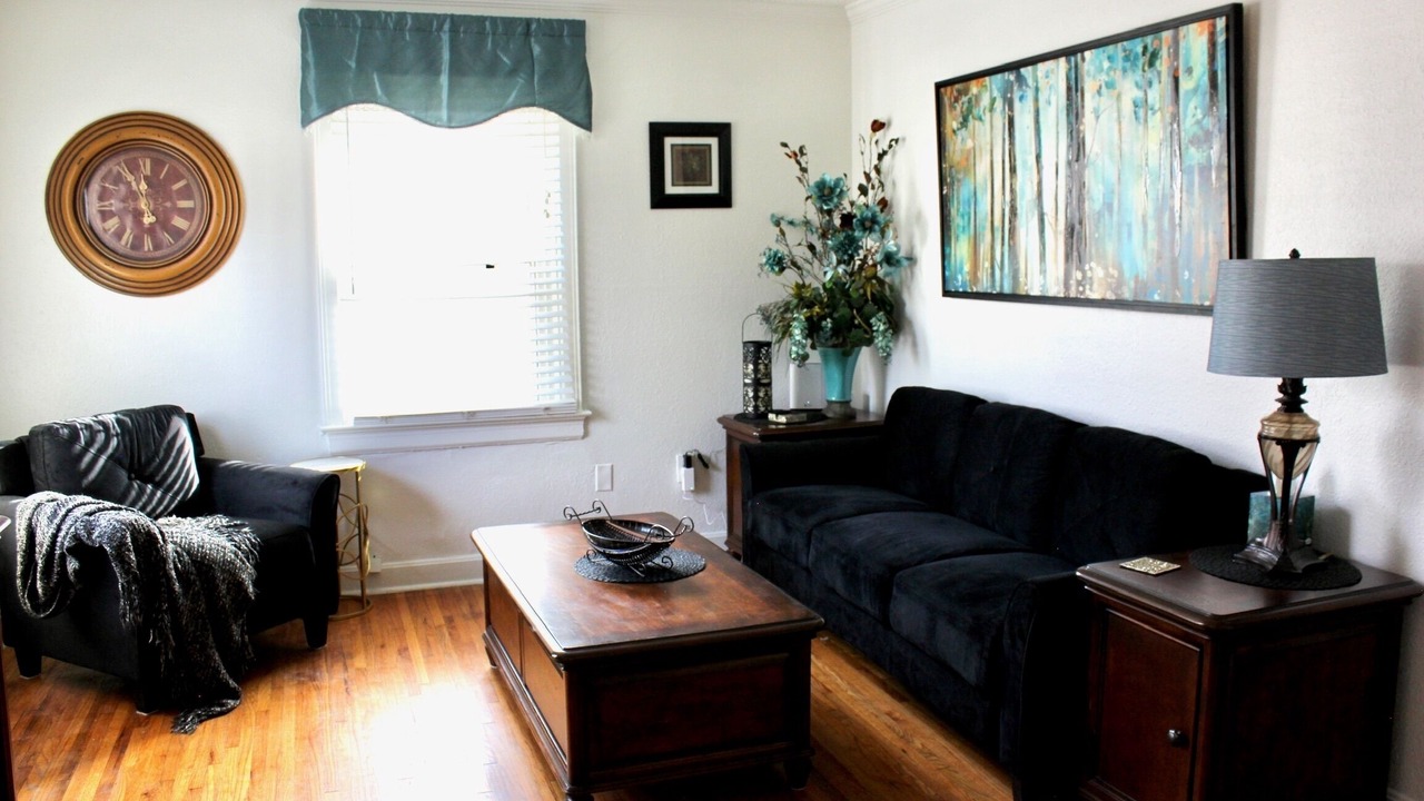 Photo of Livingroom in Broken Arrow