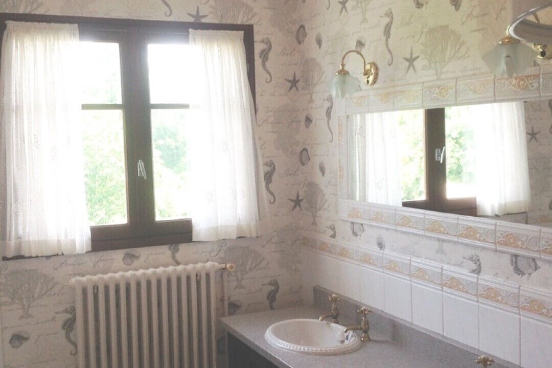 Photo of Bathroom in Cravans