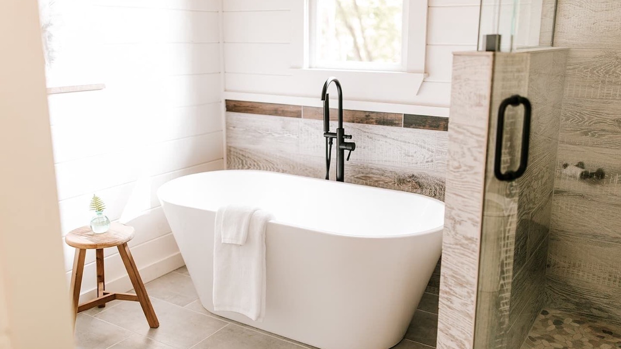 Photo of Bathroom in Cherry Log