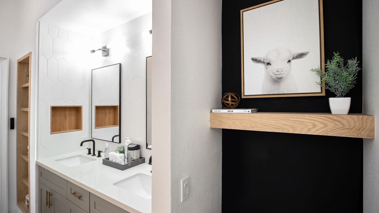 Photo of Bathroom in Clodine