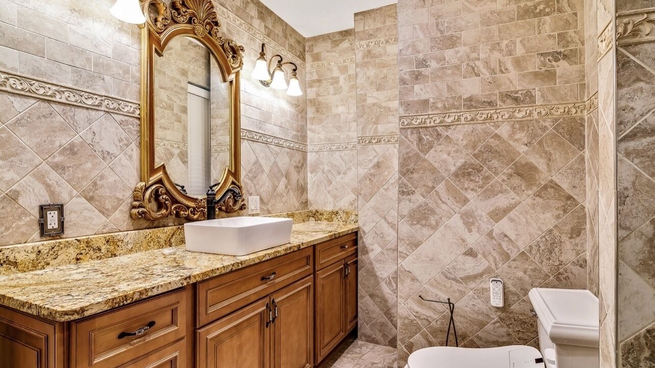 Photo of Bathroom in Old City