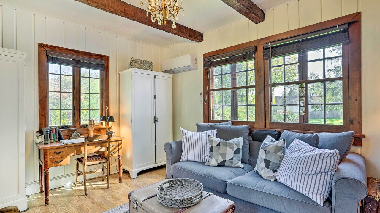Photo of Livingroom in Middle Hope