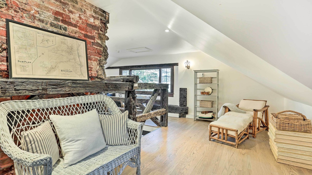 Photo of Livingroom in Middle Hope
