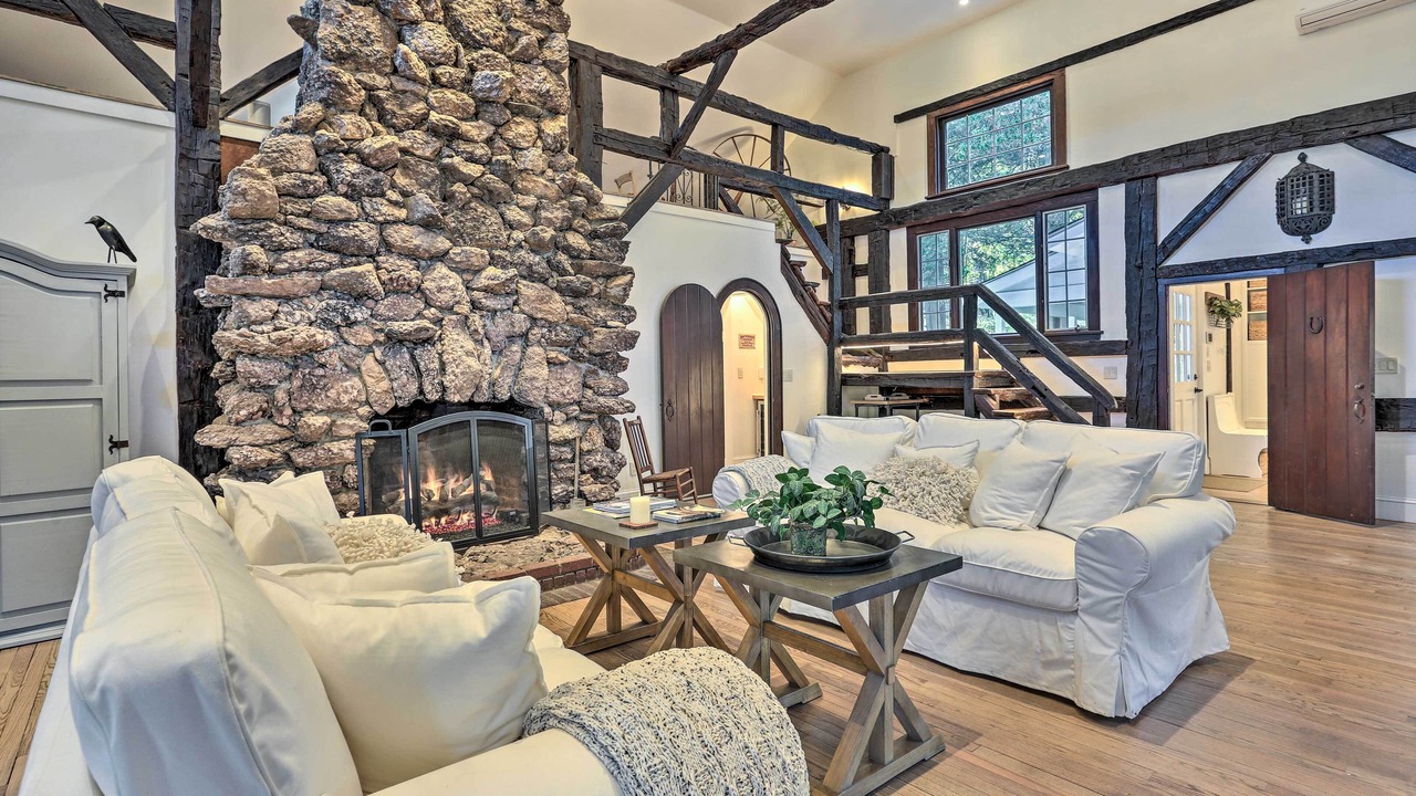 Photo of Livingroom in Middle Hope